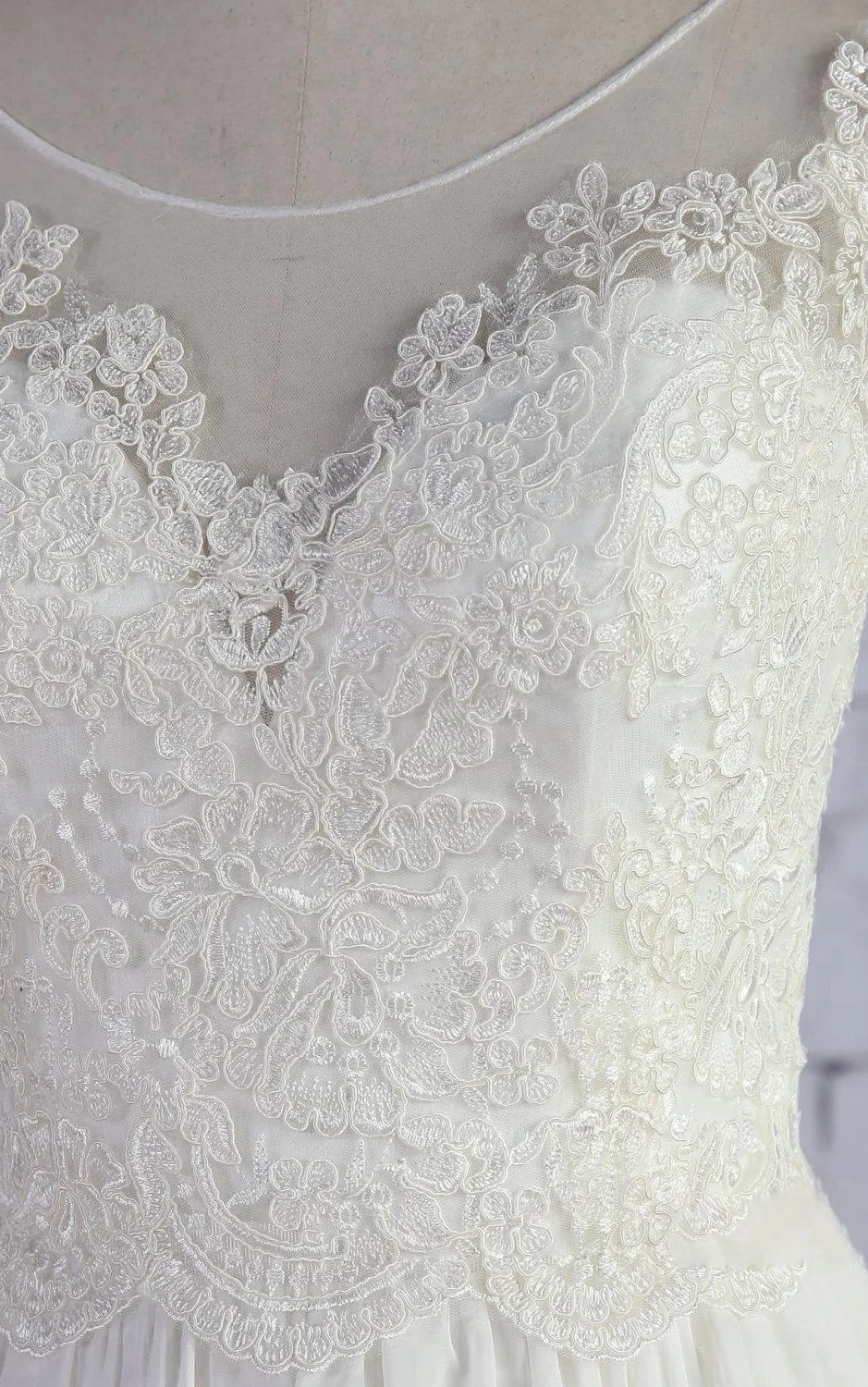 Chiffon Sleeveless Scoop Neck A-Line Dress With Lace Bodice and Low-V Back