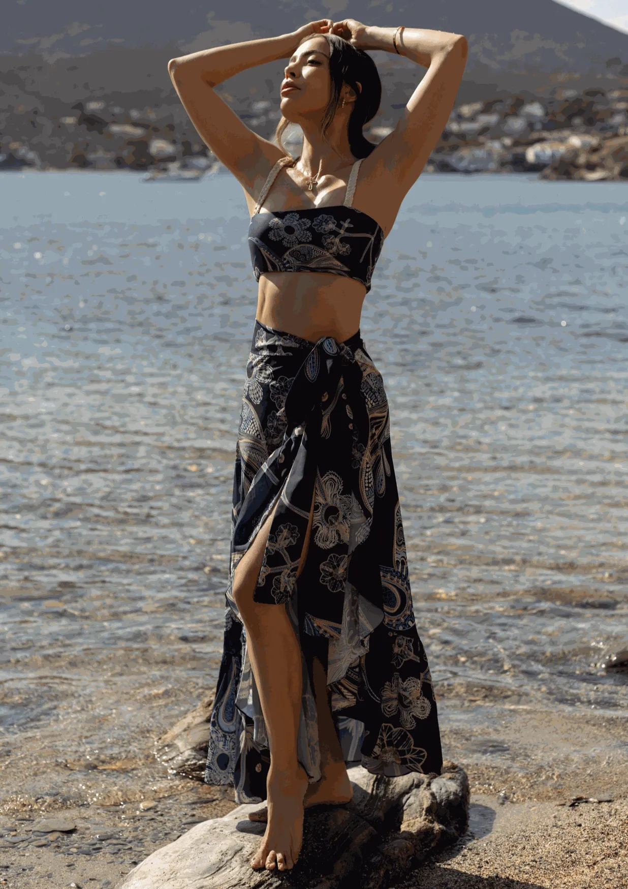 Montecarlo Cover-Up – Luxury Resortwear 2025 in Navy & Gold Print
