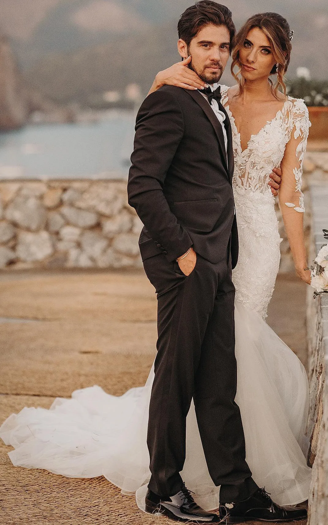 Organza Mermaid V-neck Simple Beach Wedding Dress With Appliques And Illusion Back-716580