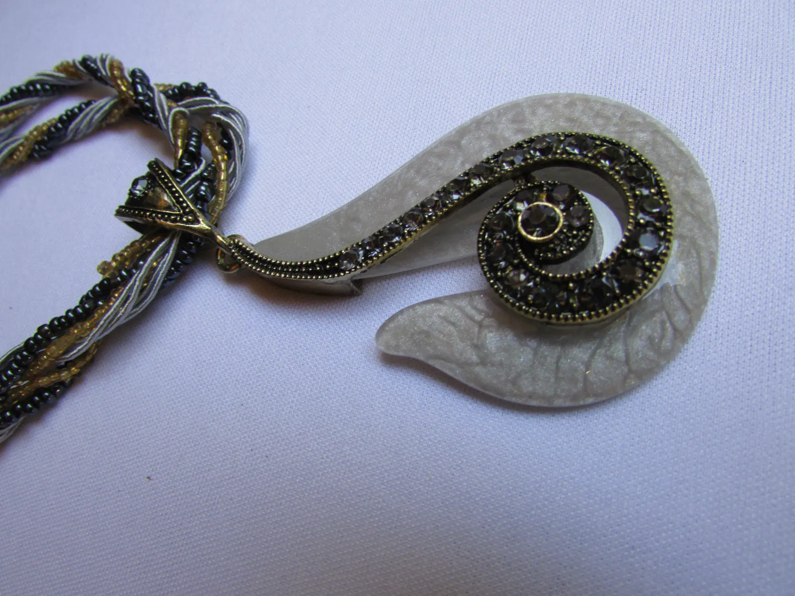 Purple White Yellow Chain Glass Snale Pendant Rhinestones Strands Necklace